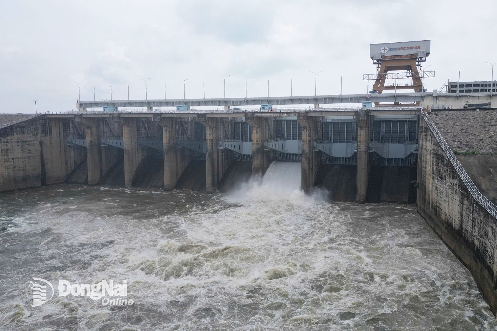Tri An Hydropower Plant releases flood water for the second time in 2025 at 2:00 p.m. on October 21. Photo: Document