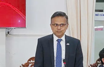 Pemberhentian direktur asing yang memberikan informasi palsu tentang pinjaman -0