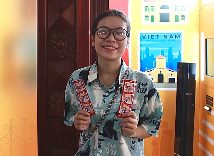Fotoautomatenfoto im Postamt von Ho-Chi-Minh-Stadt – Foto 3. Photobooth tại Bưu điện TP.HCM hút khách nhờ tạo tem thư, postcard độc đáo - Ảnh 3.