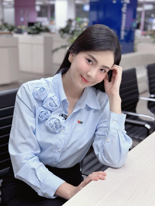 ຜະສົມເຄື່ອງນຸ່ງທີ່ສວຍງາມກັບບັນນາທິການ Mai Ngoc - ຮູບພາບ 12. Mix đồ xinh đẹp cùng BTV Mai Ngọc - Ảnh 12.