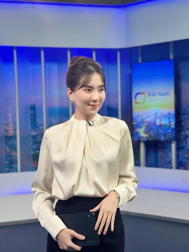 ຜະສົມເຄື່ອງນຸ່ງທີ່ສວຍງາມກັບບັນນາທິການ Mai Ngoc - ຮູບພາບ 13. Mix đồ xinh đẹp cùng BTV Mai Ngọc - Ảnh 13.