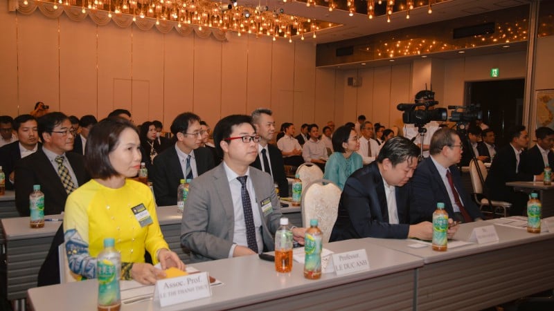 Delegasi yang menghadiri Konferensi Semikonduktor Vietnam-Jepang pertama - VJSS 2025 di Osaka, Jepang. (Foto: Konsulat Jenderal Vietnam di Osaka)