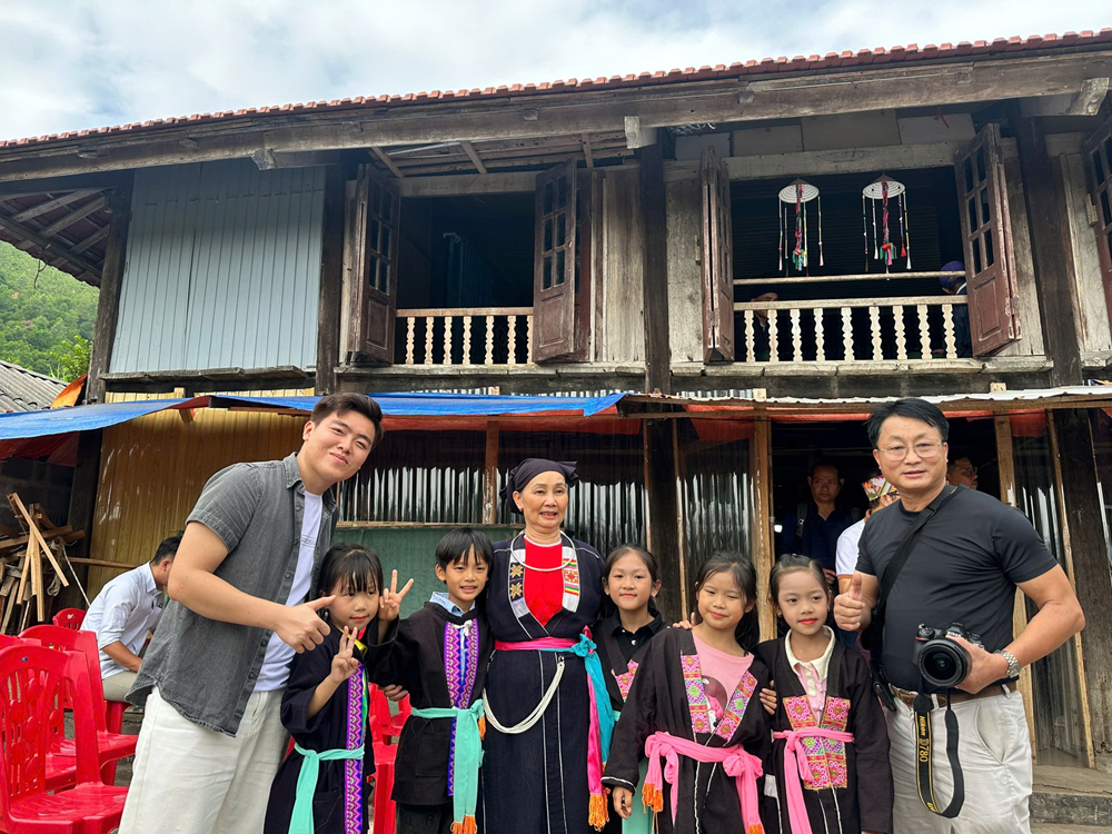 ນຳເອົາເອກະລັກຂອງຊົນເຜົ່າສ່ວນໜ້ອຍເຂົ້າໃນບັນດາຜະລິດຕະພັນທີ່ມີຫົວຄິດປະດິດສ້າງ ແລະ ອຸດສາຫະກຳວັດທະນະທຳ ໄທ ຫງວຽນ - ພາບທີ 4