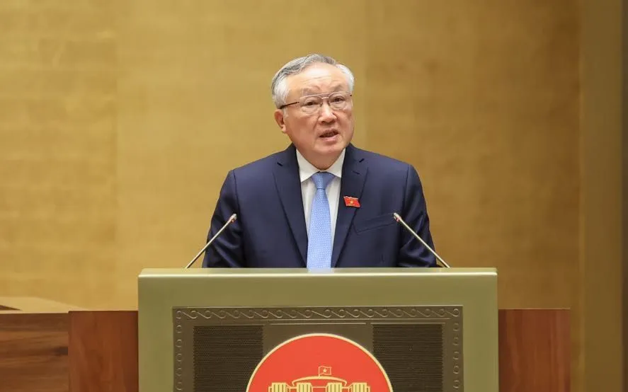 Timbalan Perdana Menteri Tetap Nguyen Hoa Binh membentangkan laporan meringkaskan kerja Kerajaan untuk penggal 2021-2026 - Foto: VGP/Nhat Bac Phó Thủ tướng Thường trực Chính phủ Nguyễn Hòa Bình trình bày Báo cáo tổng kết công tác nhiệm kỳ 2021-2026 của Chính phủ - Ảnh: VGP/Nhật Bắc