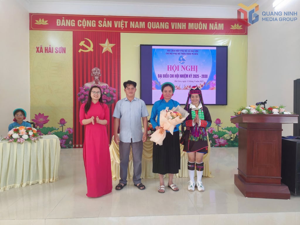 Chị Dương tham gia Hội nghị Chi hội phụ nữ thôn Pò Hèn nhằm nắm bắt tâm tư, nguyện vọng của hội viên.