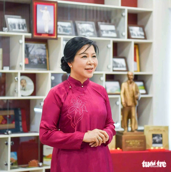زوجة الأمين العام تروج للآو داي الفيتنامي من خلال الأنشطة الدبلوماسية - صورة 8. Ngô Phương Ly - Ảnh 8.