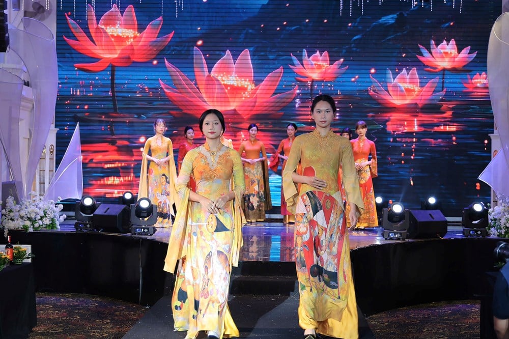 អ្នករចនា Hoang Ly និងស្នេហារបស់នាងចំពោះជនជាតិវៀតណាម ao dai - រូបថត ៤