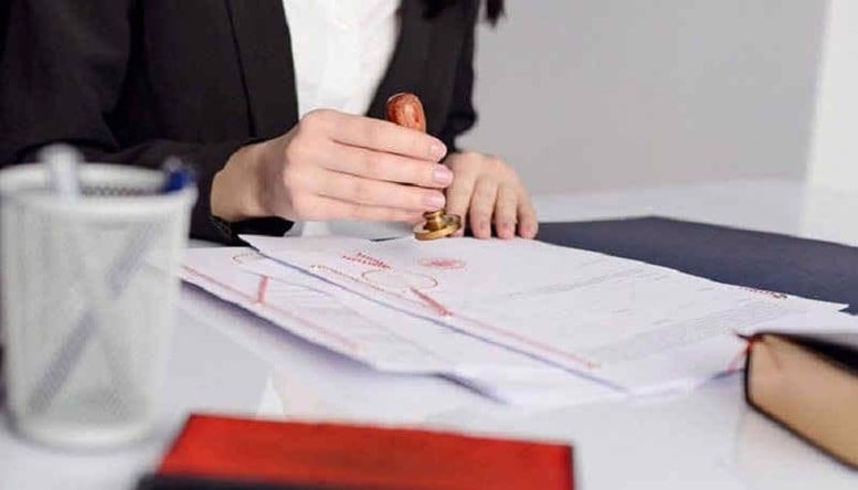 Eliminarea notarizării în tranzacțiile imobiliare: Este nevoie de o foaie de parcurs pentru a evita riscurile - Foto 1. Bỏ công chứng khi giao dịch nhà đất: Cần có lộ trình để tránh rủi ro- Ảnh 1.