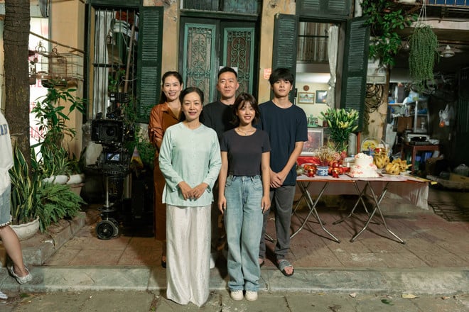tu-trai-sang-dien-vien-ha-huong-nsut-chieu-xuan-dao-dien-hoang-nam-dien-vien-hong-khanh-dien-vien-tran-tu.jpg