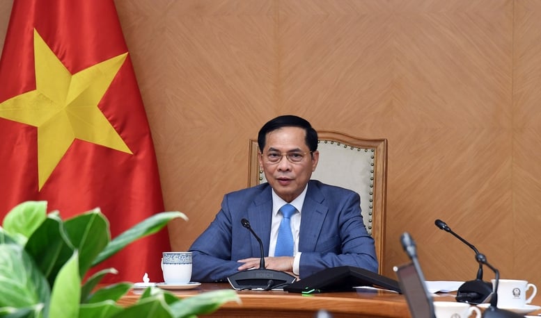 Inggris mendukung Vietnam dalam mengatasi dampak banjir - Foto 1. Vương quốc Anh hỗ trợ Việt Nam khắc phục hậu quả bão lụt- Ảnh 1.