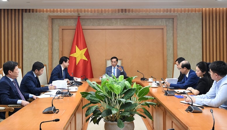 Inggris mendukung Vietnam dalam mengatasi dampak badai dan banjir - Foto 3. Vương quốc Anh hỗ trợ Việt Nam khắc phục hậu quả bão lụt- Ảnh 3.