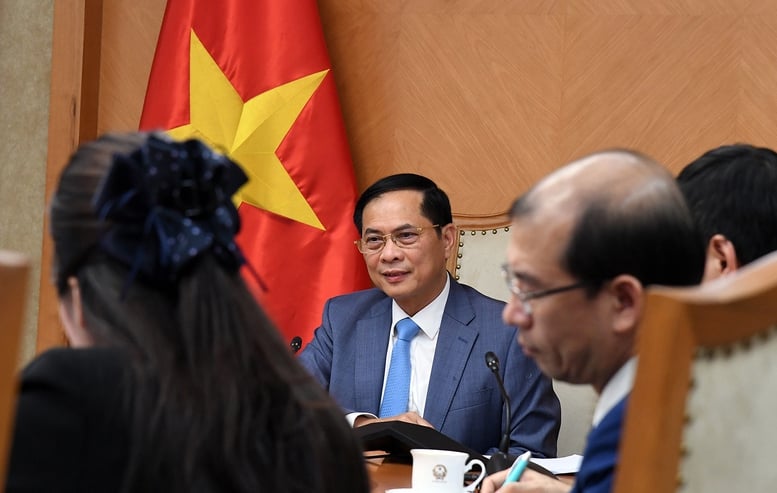 Inggris mendukung Vietnam dalam mengatasi dampak badai dan banjir - Foto 4. Vương quốc Anh hỗ trợ Việt Nam khắc phục hậu quả bão lụt- Ảnh 4.