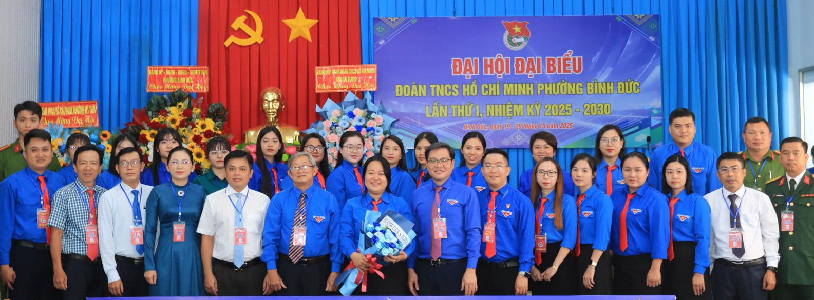 Lãnh đạo Tỉnh và phường Bình Đức chúc mừng Ban Chấp hành Đoàn Thanh niên cộng sản Hồ Chí Minh phường Bình Đức ra mắt