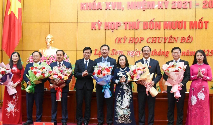 Mr. Nguyen Canh Toan is the new Chairman of Lang Son Provincial People's Committee - Photo 2. Ông Nguyễn Cảnh Toàn là tân Chủ tịch UBND tỉnh Lạng Sơn - Ảnh 3.