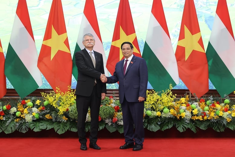 Ungerns nationalförsamlings ordförande: Vietnam är EU:s största och viktigaste handelspartner i Sydostasien - Foto 1. Chủ tịch Quốc hội Hungary: Việt Nam là đối tác thương mại lớn nhất, quan trọng nhất của EU tại Đông Nam Á- Ảnh 1.