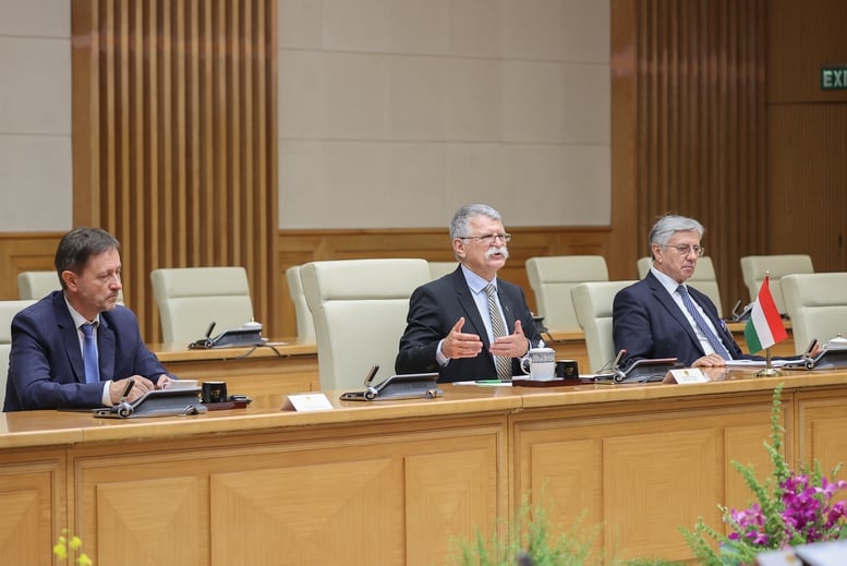 Ungerns nationalförsamlings ordförande: Vietnam är EU:s största och viktigaste handelspartner i Sydostasien - Foto 7. Chủ tịch Quốc hội Hungary: Việt Nam là đối tác thương mại lớn nhất, quan trọng nhất của EU tại Đông Nam Á- Ảnh 7.