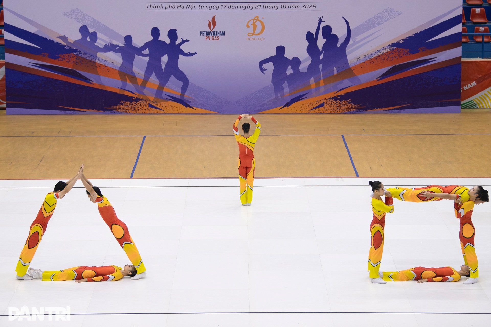 Vẻ đẹp đồng đều, dẻo dai của các VĐV Aerobic tại giải vô địch quốc gia - 14