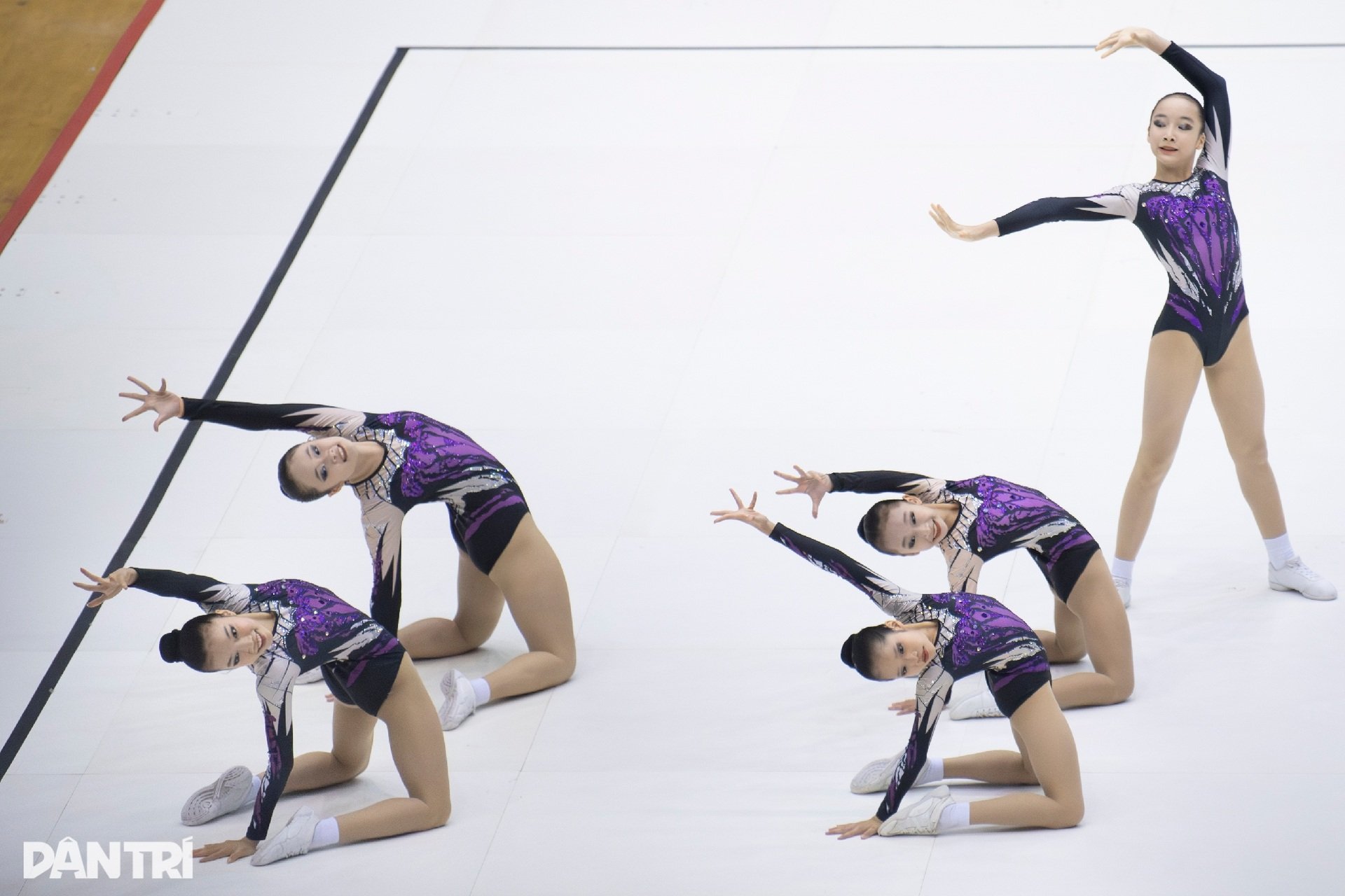 Vẻ đẹp đồng đều, dẻo dai của các VĐV Aerobic tại giải vô địch quốc gia - 15
