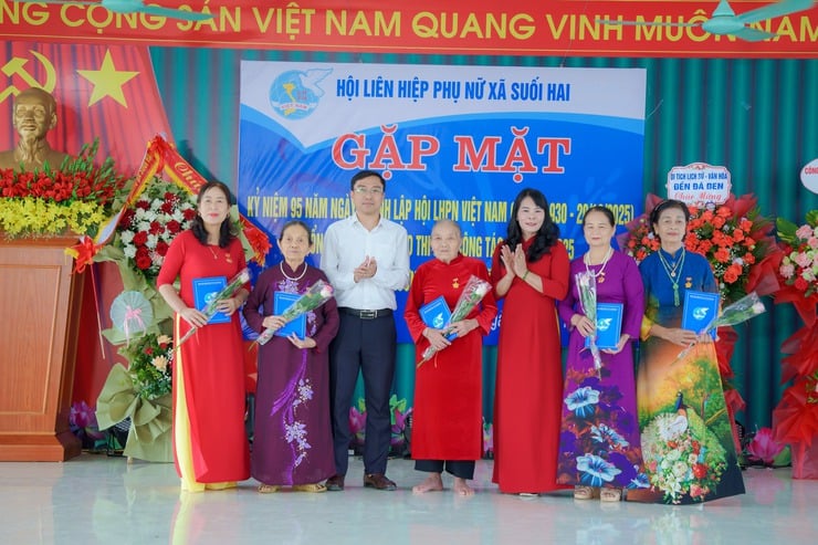   Hội LHPN xã Suối Hai tổ chức kỷ niệm 95 năm ngày thành lập Hội LHPN Việt Nam và tổng kết phong trào thi đua năm 2025.- Ảnh 4.