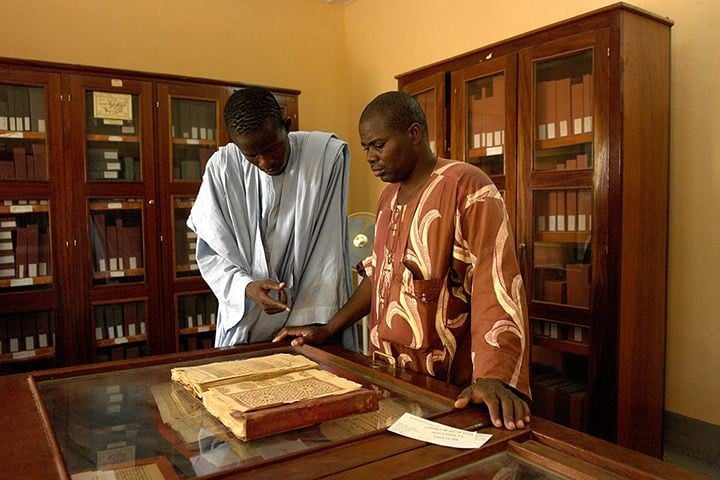 Nội dung bản thảo phản bác bỏ định kiến về “châu Phi kém phát triển”. Các bản thảo Timbuktu thể hiện trình độ tri thức cao của khu vực Sahara cổ. Ảnh: Pinterest.