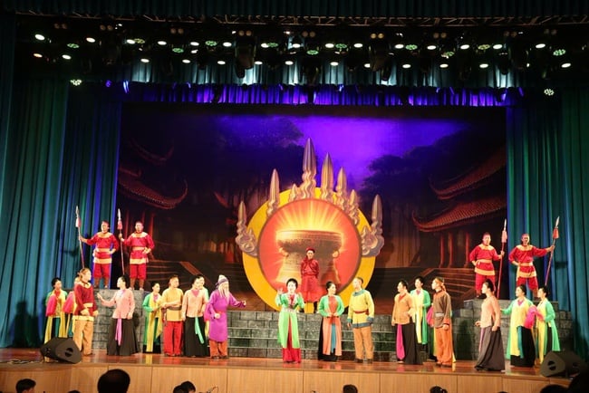 Nationales Cheo-Festival 2025: Die Flamme der Leidenschaft für die Cheo-Kunst in den Herzen der Öffentlichkeit entzünden – Foto 3. Liên hoan Chèo toàn quốc năm 2025: Thắp sáng ngọn lửa đam mê nghệ thuật Chèo trong lòng công chúng - Ảnh 3.