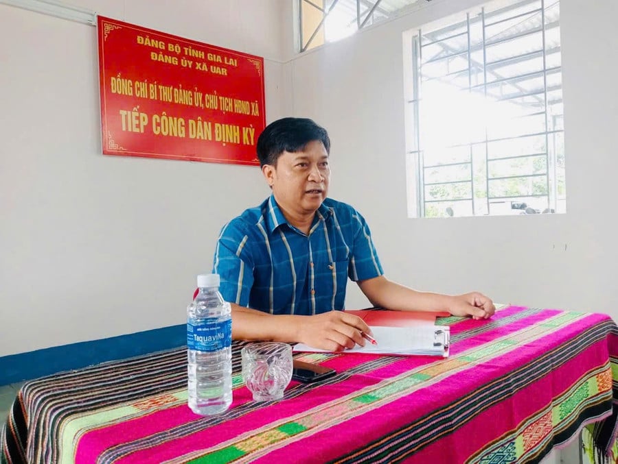 bi-thu-dang-uy-chu-tich-hdnd-xa-nay-quyen-goi-mo-cac-van-de-trong-buoi-tiep-xuc-cu-tri-tai-buon-ia-jip-anh-vc.jpg