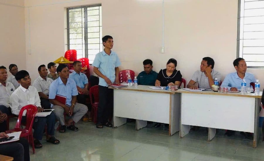 anh-ro-cham-duy-bi-thu-chi-bo-kiem-truong-thon-ia-jip-neu-kien-nghi-trong-buoi-tiep-cong-dan-cua-dong-chi-bi-thu-dang-uy-chu-tich-hdnd-xa-tai-nha-van-hoa-buon-anh-vu-chi.jpg