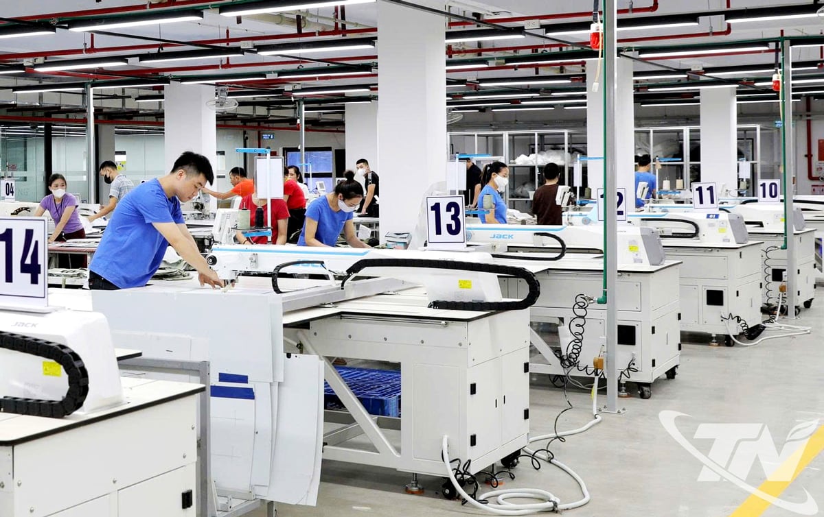 Die Provinz Thai Nguyen liegt derzeit landesweit auf Platz 6 der 34 größten Exporte. Der Exportumsatz in den ersten neun Monaten des Jahres 2025 erreichte 23,69 Milliarden US-Dollar, ein Anstieg von 8,2 % gegenüber dem Vorjahreszeitraum. Foto: N.N.
