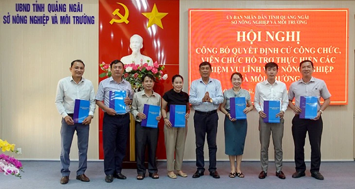 Quảng Ngãi lập nhóm Zalo, đường dây nóng... biệt phái 46 cán bộ về xã hỗ trợ chuyên môn - Ảnh 1.