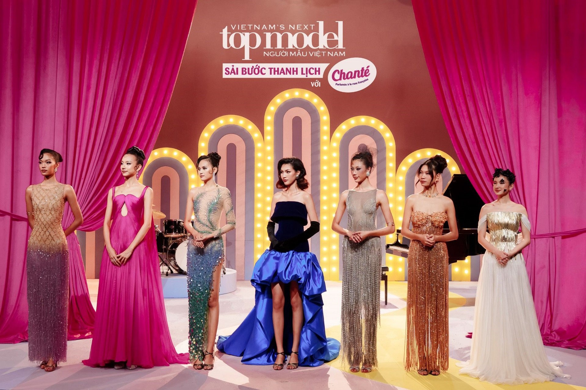 Défi photo « Danse de la Muse » avec un concept de couple romantique, présenté pour la première fois dans les saisons de Vietnam's Next Top Model.jpg