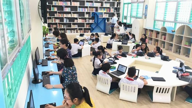Mot smarta bibliotek: Från vietnamesiska modeller till internationella erfarenheter - Foto 2. Hướng tới thư viện thông minh: Từ mô hình Việt Nam đến kinh nghiệm quốc tế - Ảnh 2.