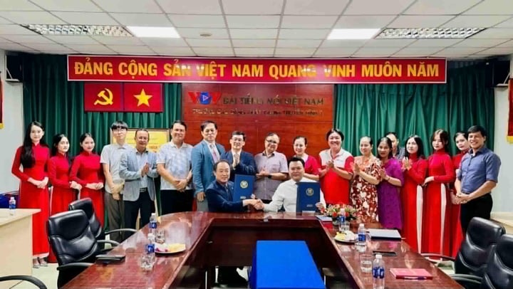 ພິທີ​ລົງ​ນາມ​ໃນ​ບົດ​ບັນທຶກ​ຊ່ວຍ​ຈຳ (MOU) ກ່ຽວ​ກັບ​ການ​ສ້າງ​ຕັ້ງ​ສະ​ຖາ​ບັນ Sejong ​ແລະ ການ​ຮ່ວມ​ມື​ແລກປ່ຽນ​ສາກົນ​ລະຫວ່າງ​ວິທະຍາ​ໄລ VOV ກັບ​ມະຫາວິທະຍາ​ໄລ Seoil, ສ.​ເກົາຫຼີ.