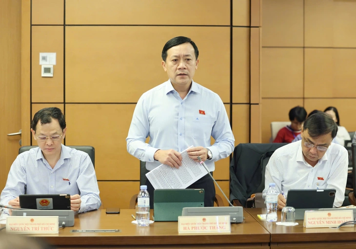 Đại biểu Quốc hội: Cán bộ làm việc gấp 2-3 lần mà lương, phụ cấp như cũ sẽ khó giữ chân người giỏi - Ảnh 3.