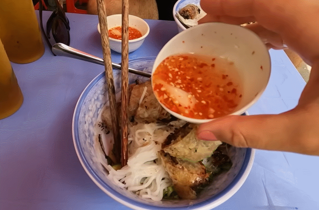 معكرونة لحم الخنزير المشوية HCMC.gif