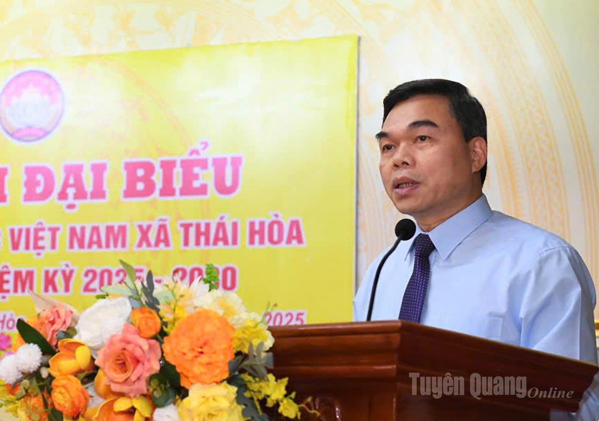 Comrade Ma The Hong, Deputy Secretary of the Provincial Party Committee, Chairman of the Vietnam Fatherland Front Committee of Tuyen Quang province, delivered a speech at the Congress.