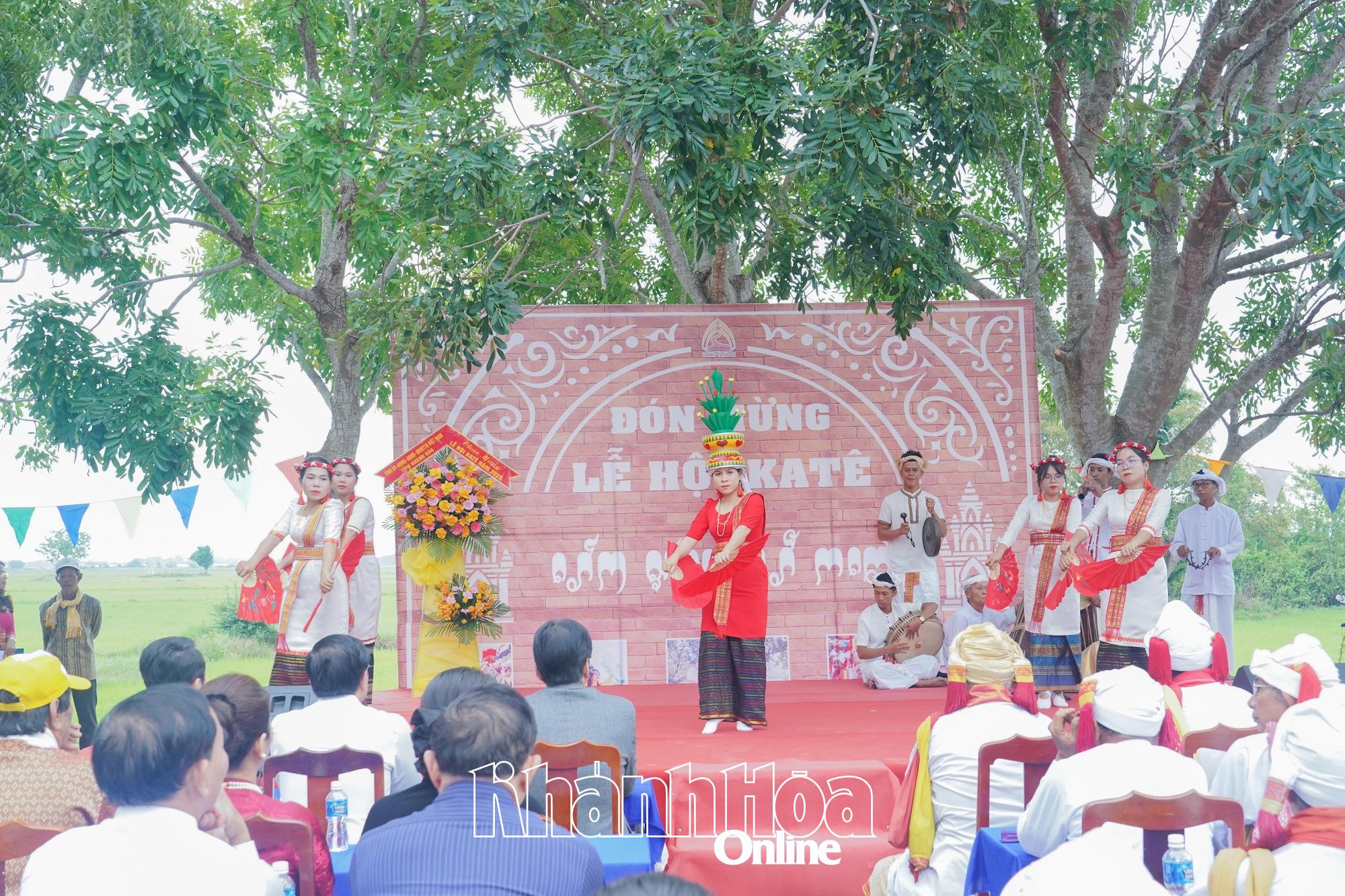 ទិដ្ឋភាពពិធីបុណ្យ។