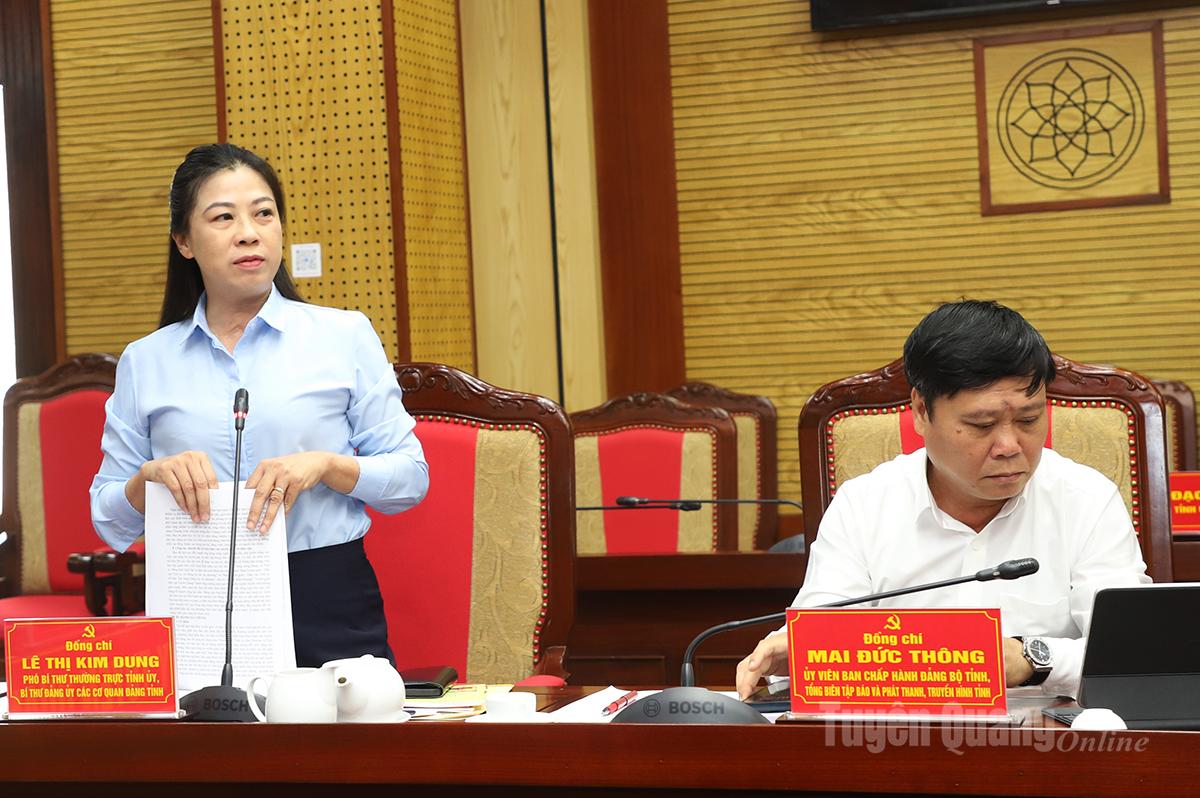 Na schůzi promluvil stálý zástupce tajemníka provinčního výboru strany Le Thi Kim Dung.