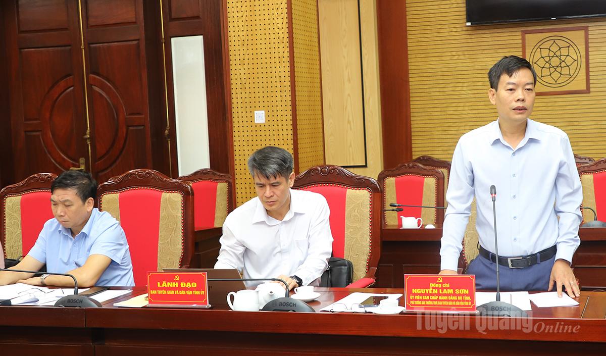 Na pracovním zasedání diskutoval zástupce vedoucího komise pro propagandu a masovou mobilizaci provinčního stranického výboru Nguyen Lam Son.
