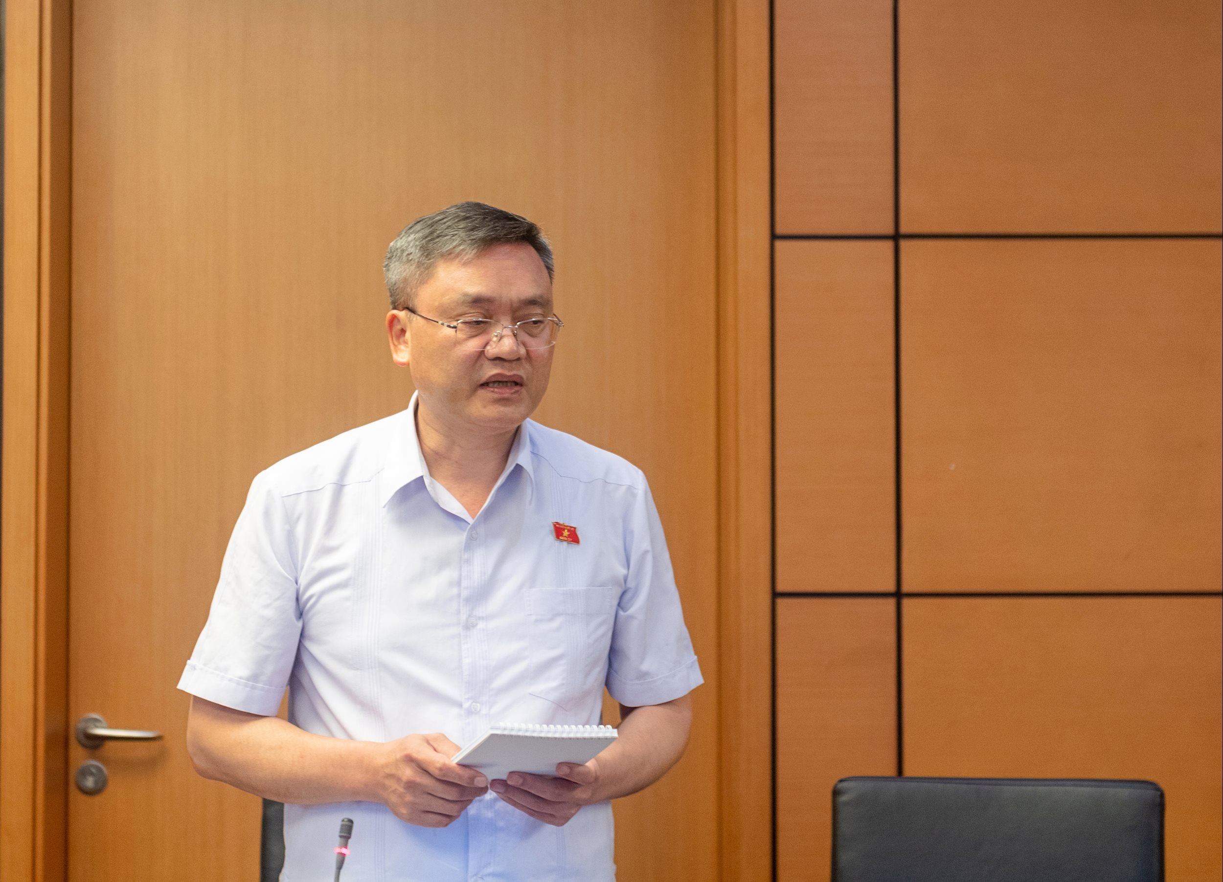 ĐBQH Quàng Văn Hương (Sơn La) phát biểu. Ảnh: Mạnh Hưng