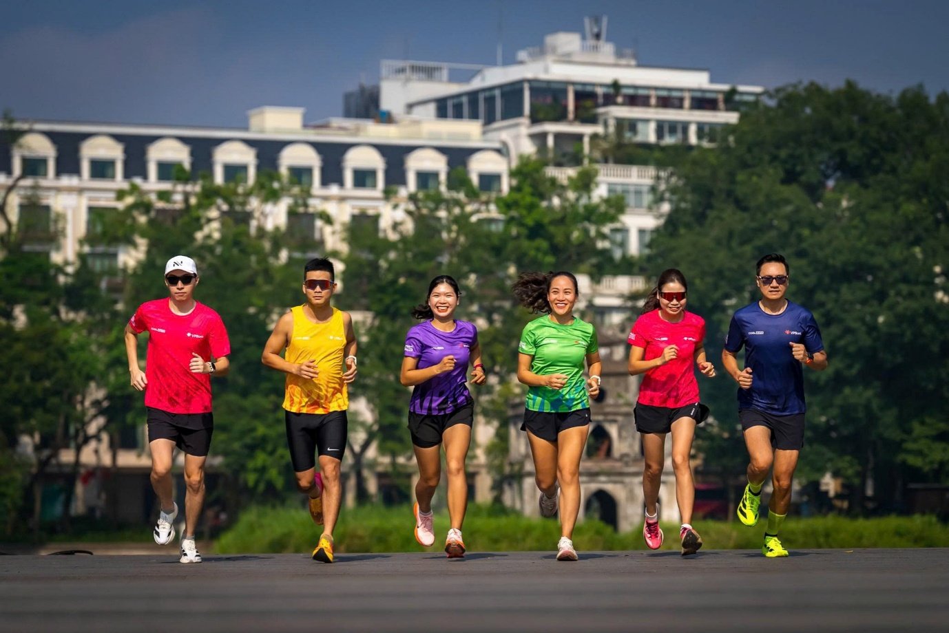 Hơn 11.000 vận động viên tham gia giải chạy biểu tượng của Hà Nội - VPBank Hanoi International Marathon 2025 - Ảnh 1.