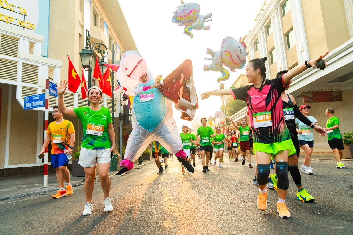 Hơn 11.000 vận động viên tham gia giải chạy biểu tượng của Hà Nội - VPBank Hanoi International Marathon 2025 - Ảnh 2.