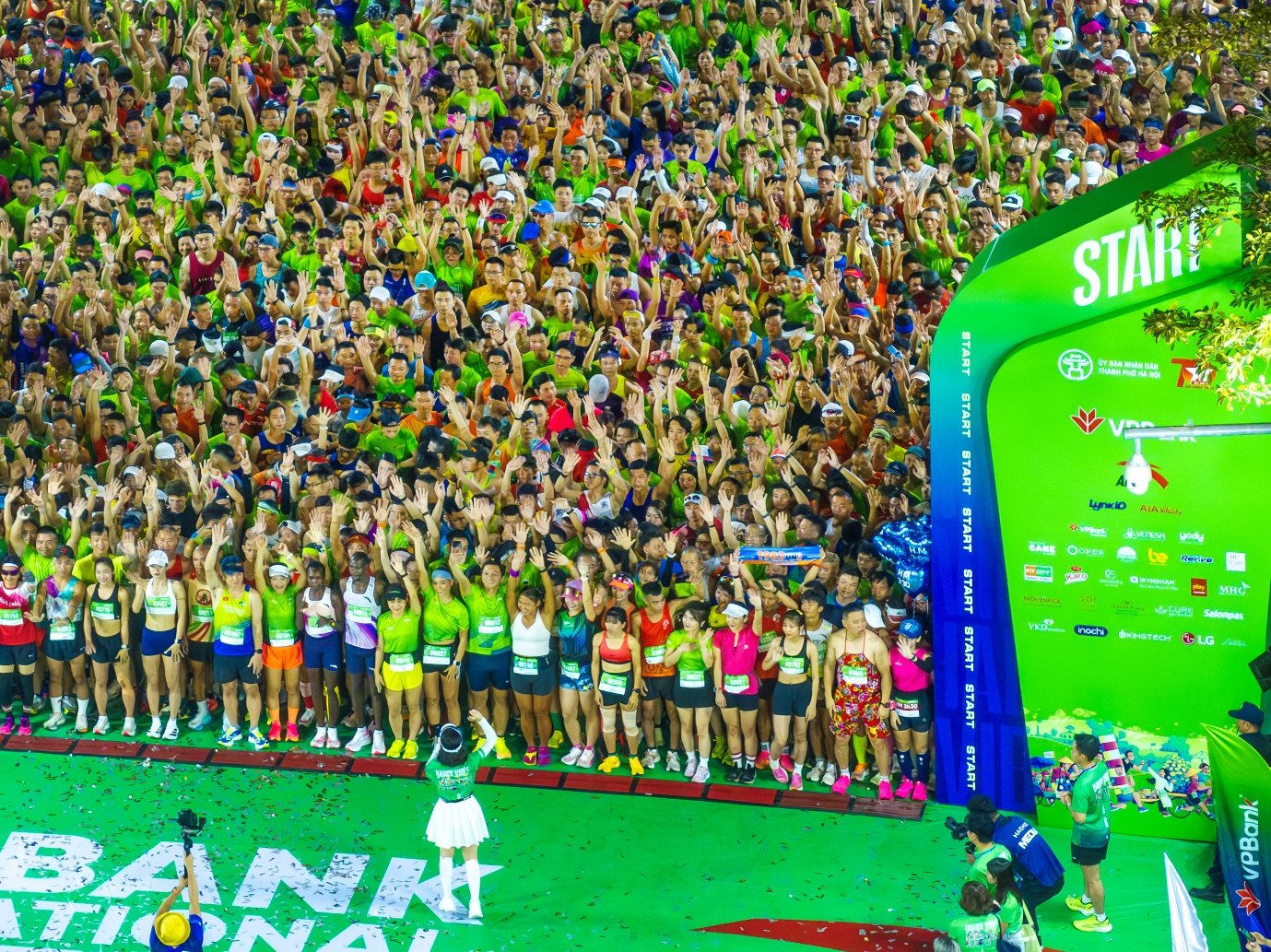 Hơn 11.000 vận động viên tham gia giải chạy biểu tượng của Hà Nội - VPBank Hanoi International Marathon 2025 - Ảnh 4.