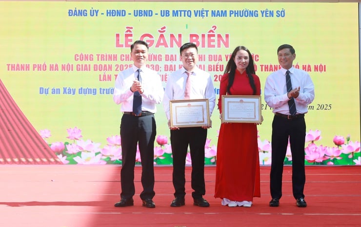 Gắn biển 2 công trình trường học cấp Thành phố tại phường Yên Sở- Ảnh 3.