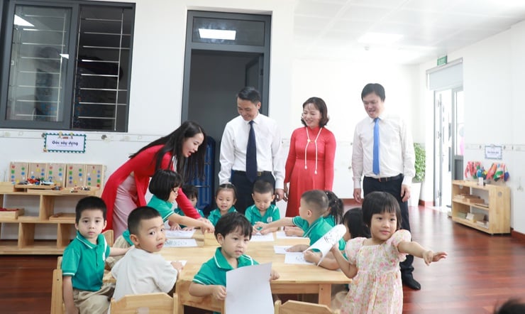 Gắn biển 2 công trình trường học cấp Thành phố tại phường Yên Sở- Ảnh 8.