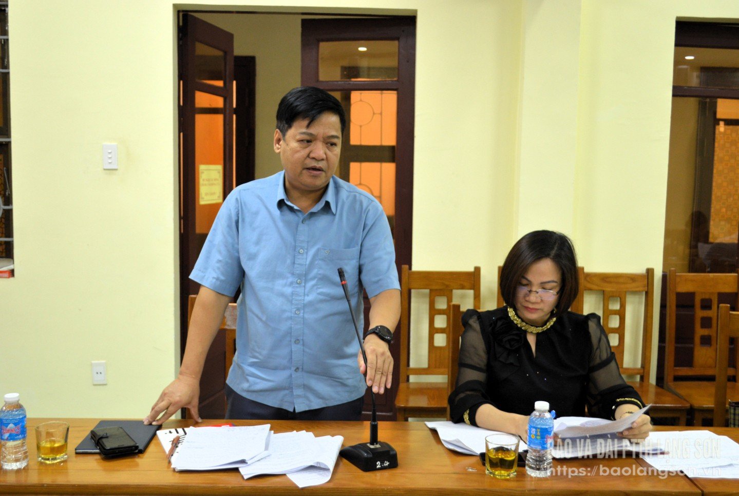 ผู้นำกระทรวงศึกษาธิการและฝึกอบรมกล่าวในการประชุม