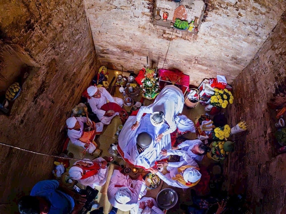 مهرجان كيت الصاخب عند سفح برج بو ساه إينو - الصورة 5