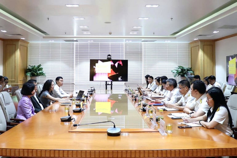 Quang cảnh buổi làm việc