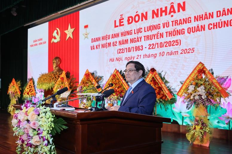 Statsminister: Luftförsvar – flygvapnet är frontlinjen inom strategiskt försvar, det är nödvändigt att undersöka och bygga en Thủ tướng: Phòng không - không quân là tuyến đầu phòng thủ chiến lược, cần nghiên cứu xây dựng