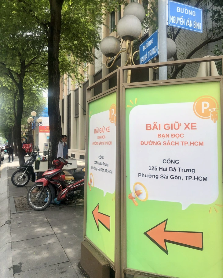 ホーチミン市ブックストリートでは、読者のために歩道駐車場を再設置する可能性があります - 写真 2。 Đường sách TP.HCM - Ảnh 2.