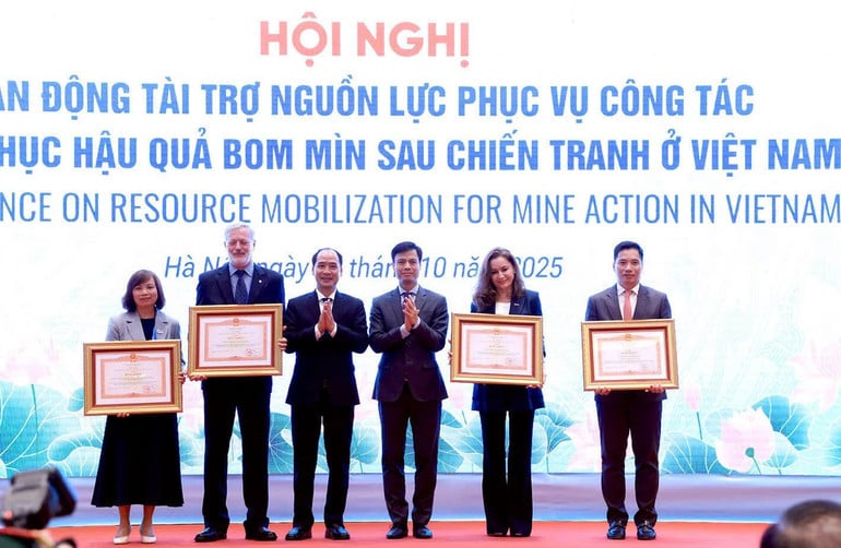 trao-bk-cua-cp.jpg